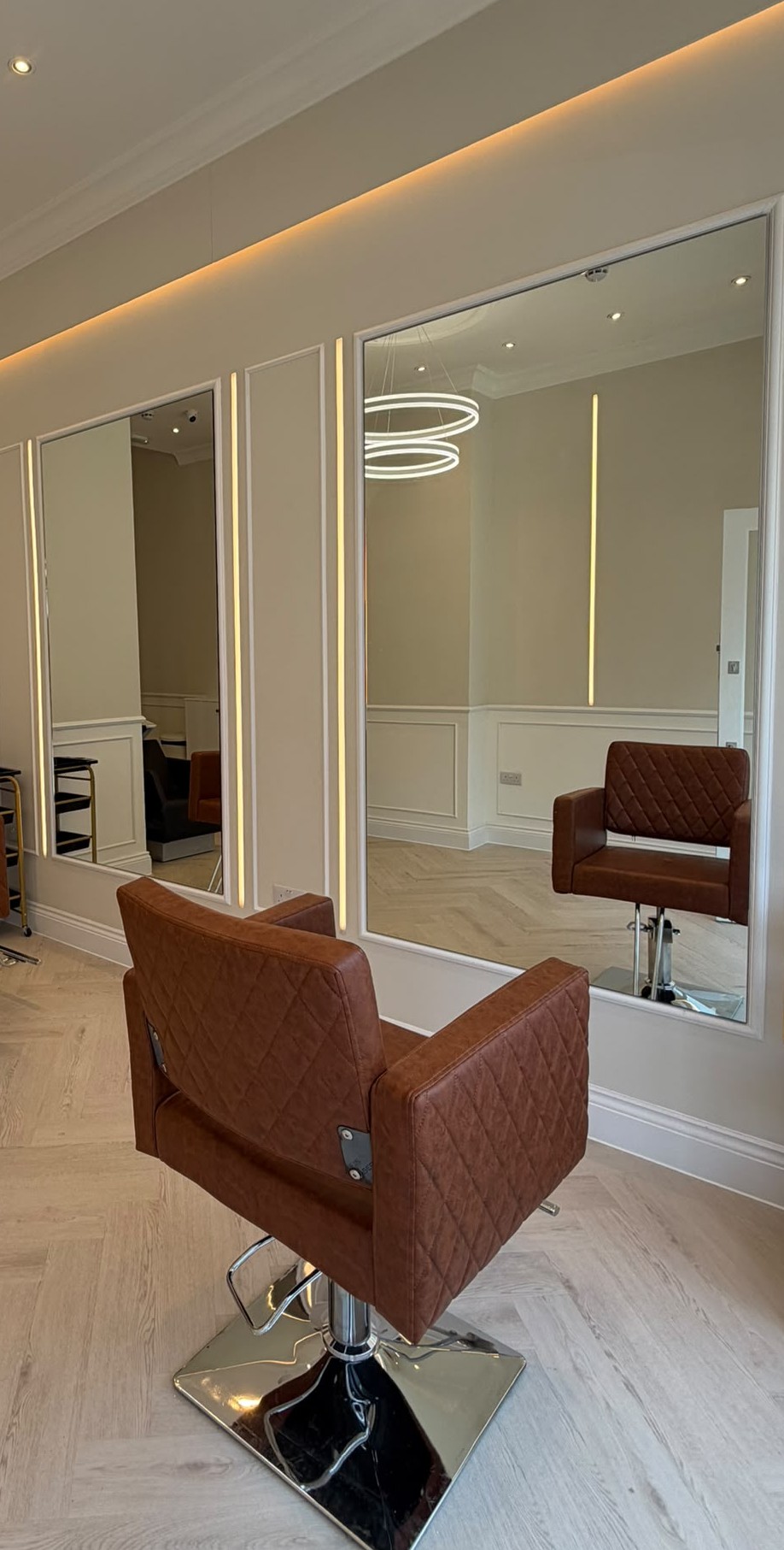 Chair 01 — salon chair at Saachii Chelsea