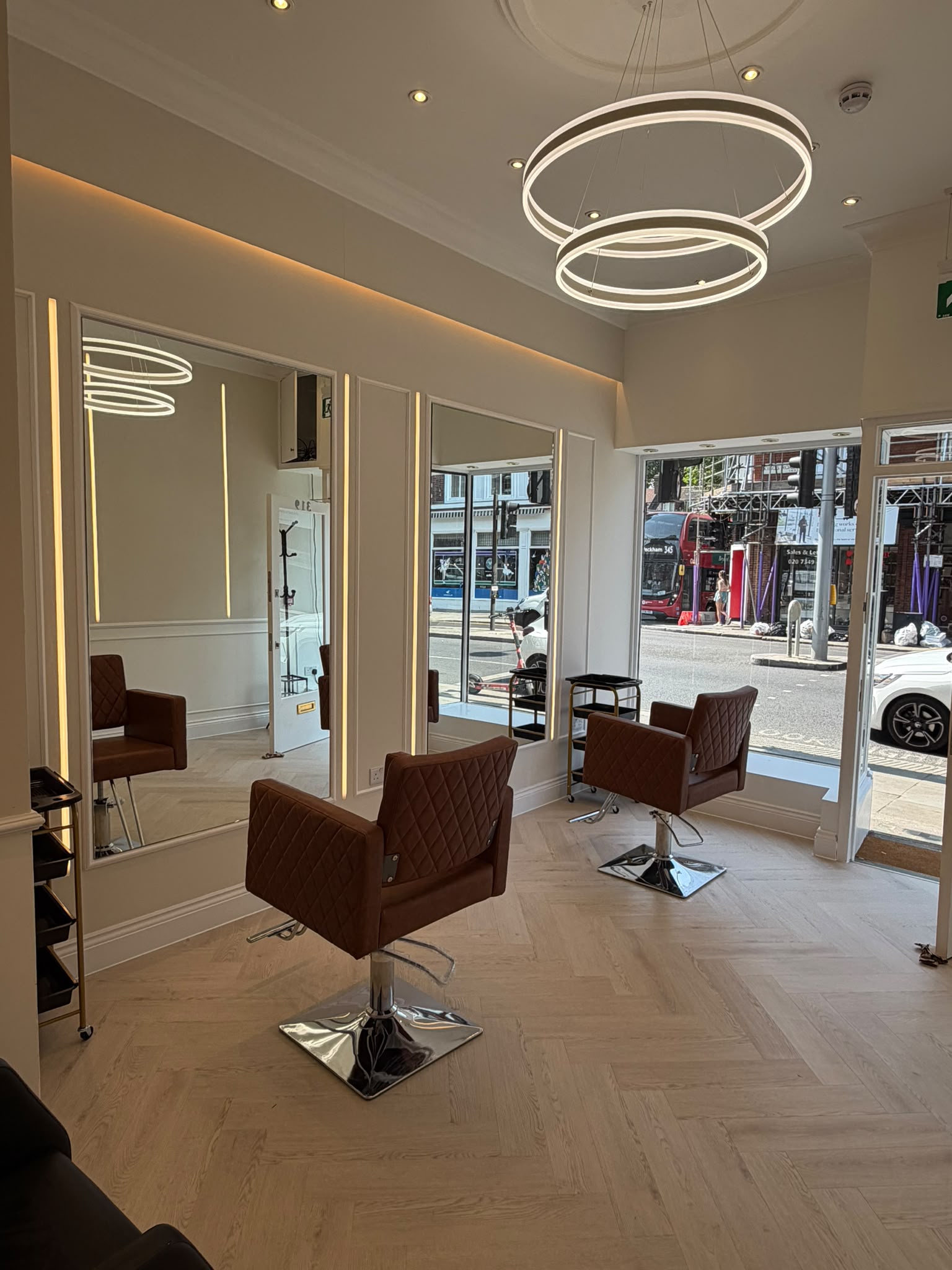 Chair 02 — salon chair at Saachii Chelsea