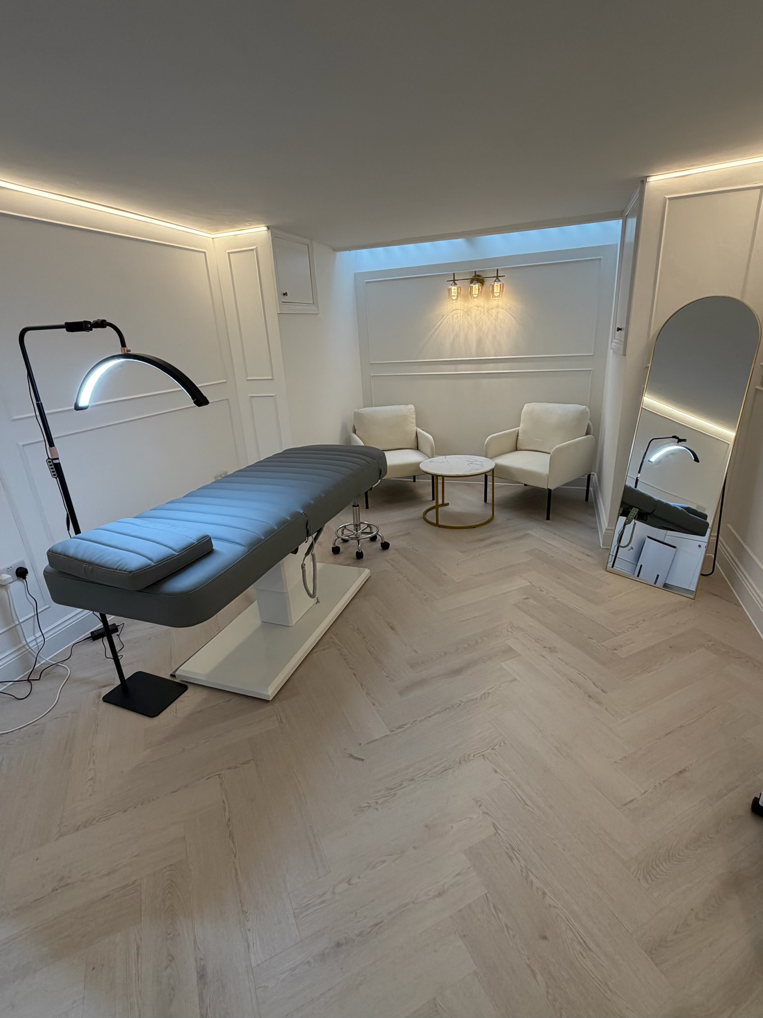 Room 01 — beauty room at Saachii Chelsea (photo 1 of 2)